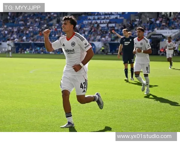 法兰克福队在德甲联赛中实现惊艳表现，取得胜利